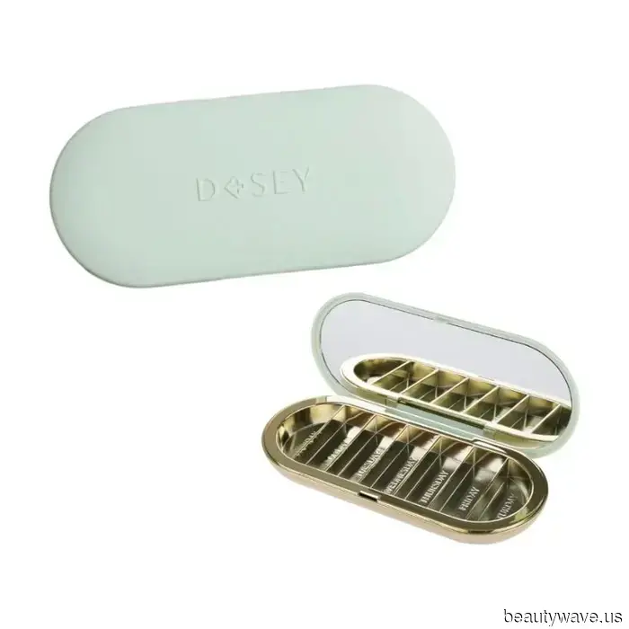 What's Inside My Bag: 12 Essential Personal Items I Always Bring on a Flight