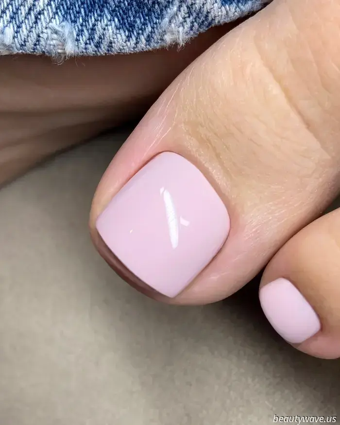 Questo è, a mani basse, il colore pedicure più elegante da indossare quest'estate