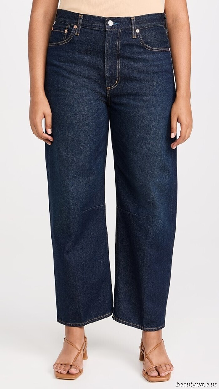 This is the precise flat shoe and jean color pairing that fashion enthusiasts will be sporting this fall.