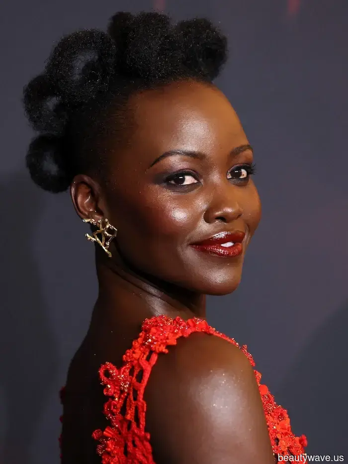 Il truccatore di Lupita Nyong'o ci porta dietro le quinte de L'Odissea a Londra, Parigi e NYC…