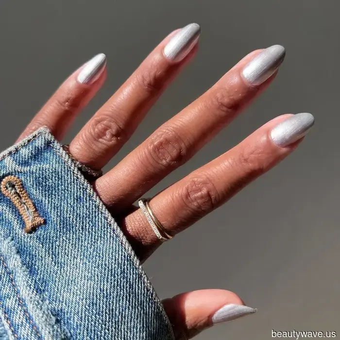The Most Fashionable Individuals Are Donning These 11 Nail Colors Recommended by Experts This September