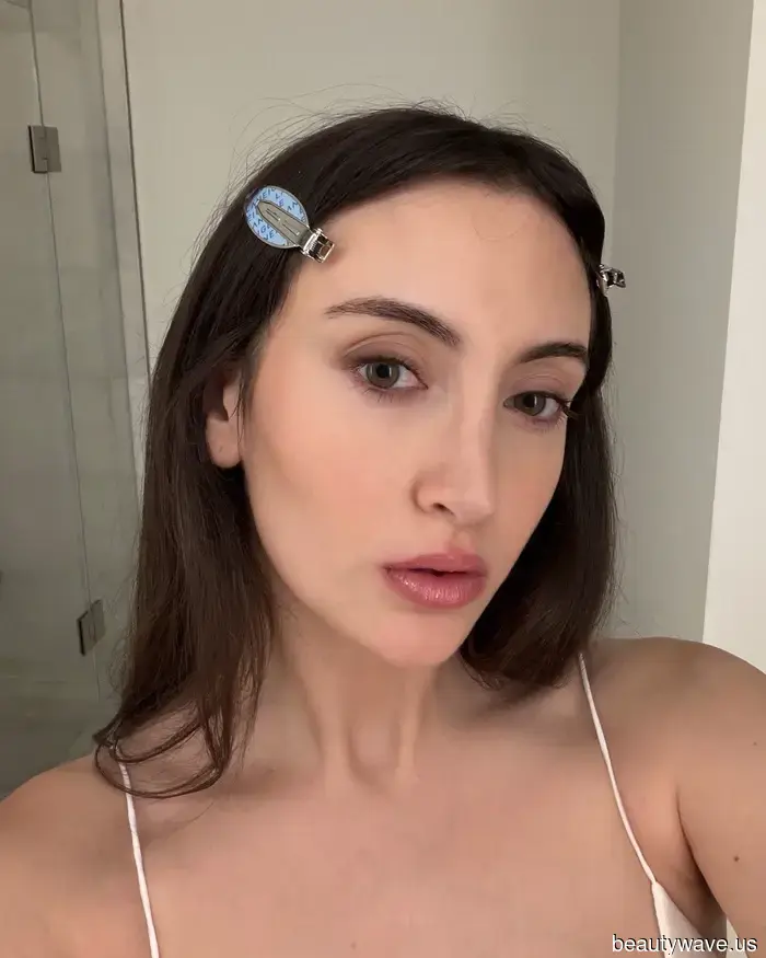 Моя мама дерматолог восторгалась этим многофункциональным SPF — и он заменил 3 моих основных средств по уходу за кожей.