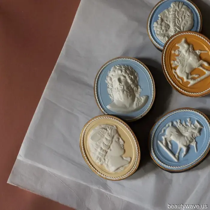 I'm an Interiors Expert—9 Trends That Are Currently Shaping Home Décor This Winter