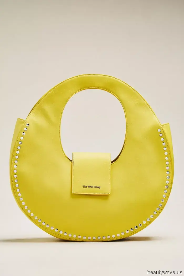 Cómo hacer que los zapatos burdeos se vean apropiados para la primavera: usa este color de bolso con ellos