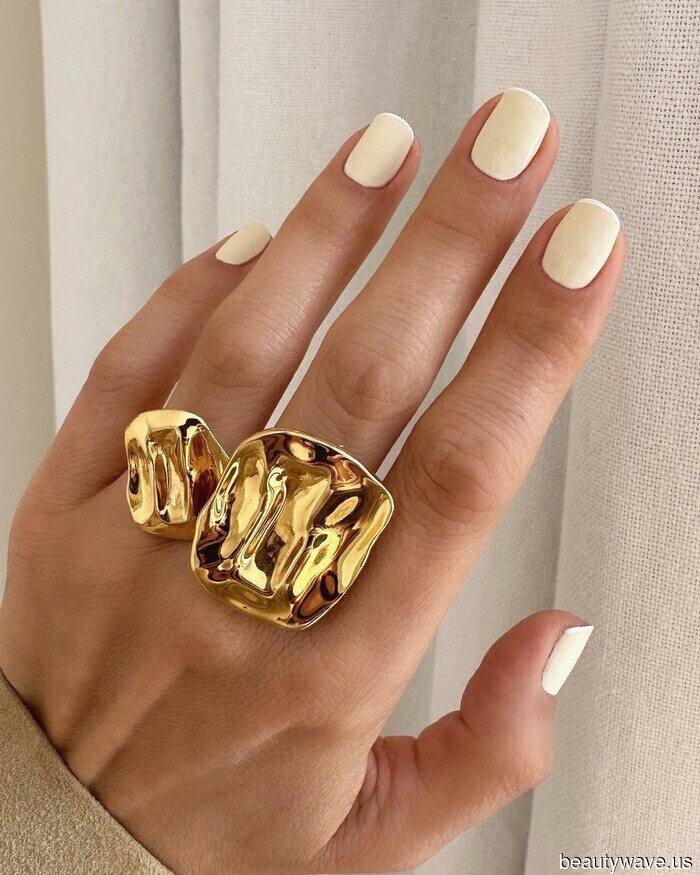 The 19 Chic Nail Colors Trendsetters Are Embracing This Fall (Along with the Ones They're Discreetly Phasing Out)