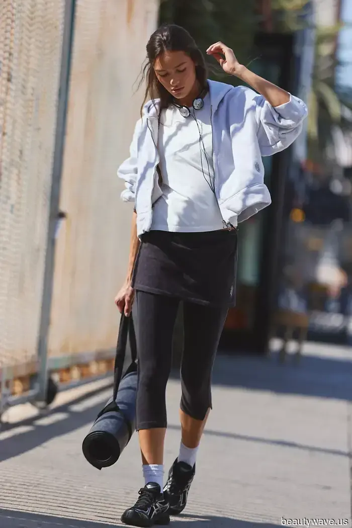 If you plan to wear capri leggings in 2026, style them like this, this, and this.