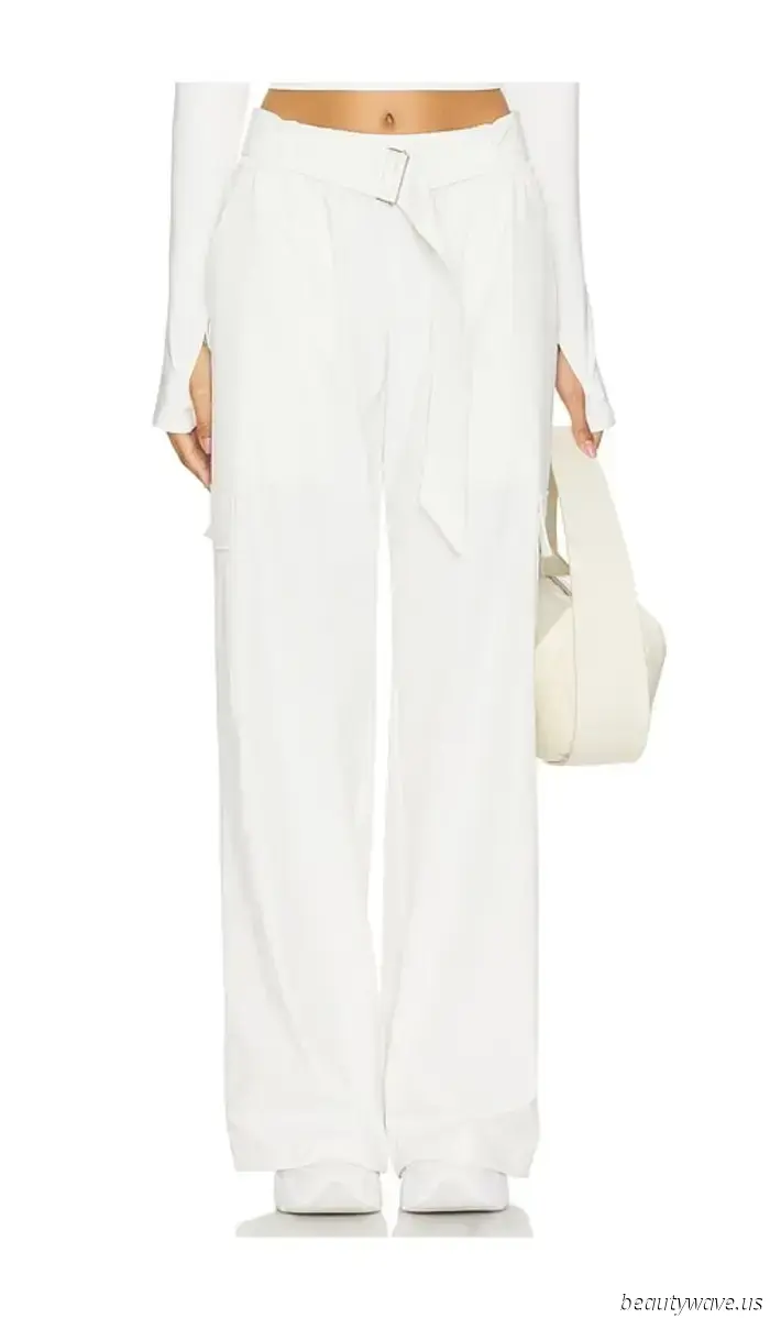 Is it just me, or are all the trendy girls now combining ballet flats with this anti-denim pant trend?