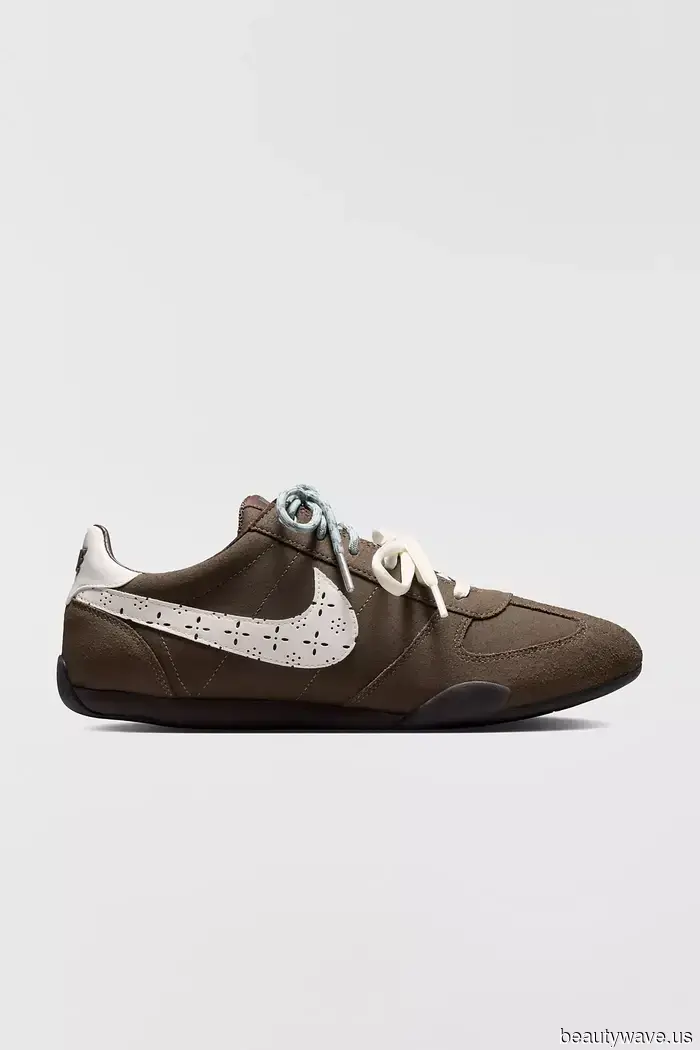 5 Facili Outfit Estivi per l'Aeroporto da Indossare con le Sneakers