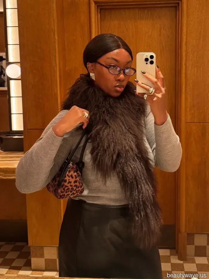 My friend inquired about how I manage to dress stylishly in such cold weather—these 7 chic pieces are the key.
