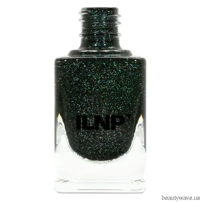 15 Dark Academia-Inspired Nail Designs That Bring to Mind Dusty Leather Volumes, Hidden Societies, and Multiple Plaid Patterns