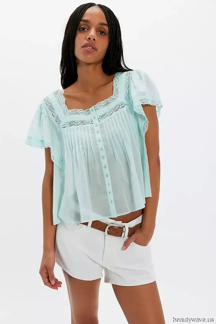 6 Shirt Trends That Stylish Girls Are Pairing With Baggy Jeans