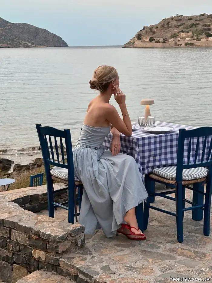 Pause the neutrals—this is the stylish color trend that fashionable girls are embracing this spring.