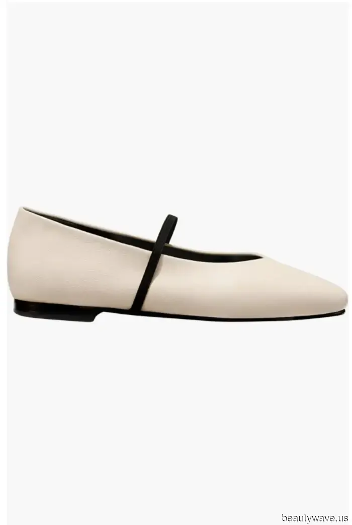 Parisian It Girls Keep This Flat-Shoe Trend in Their Closets to Pair with Jeans