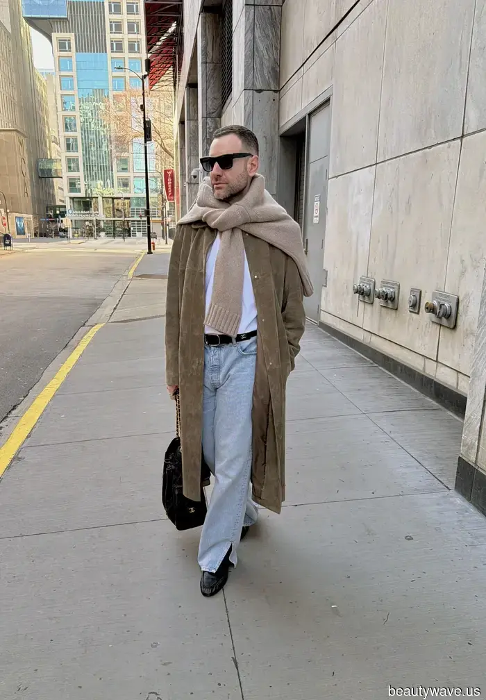 This Denim Trend Has Returned: I Never Imagined I Would Wear These Jeans, Yet Now They Are the Most Fashionable Piece in My Wardrobe.