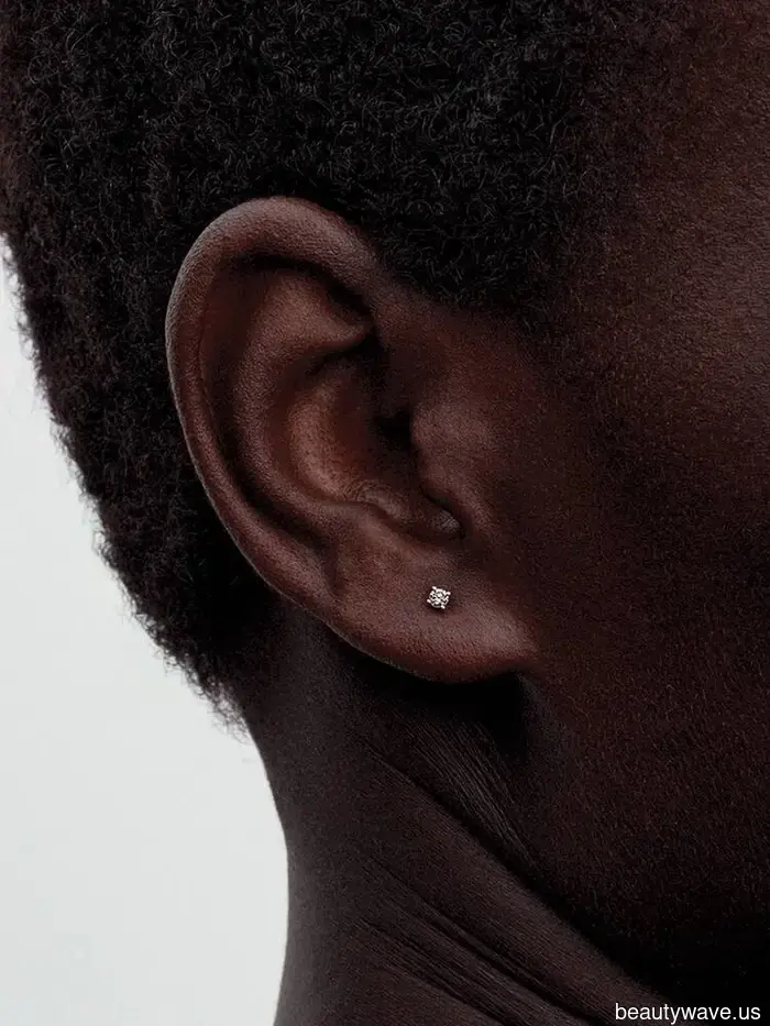 Kendall and Hailey have just confirmed it: Statement earrings are being superseded by this timeless party jewelry trend.