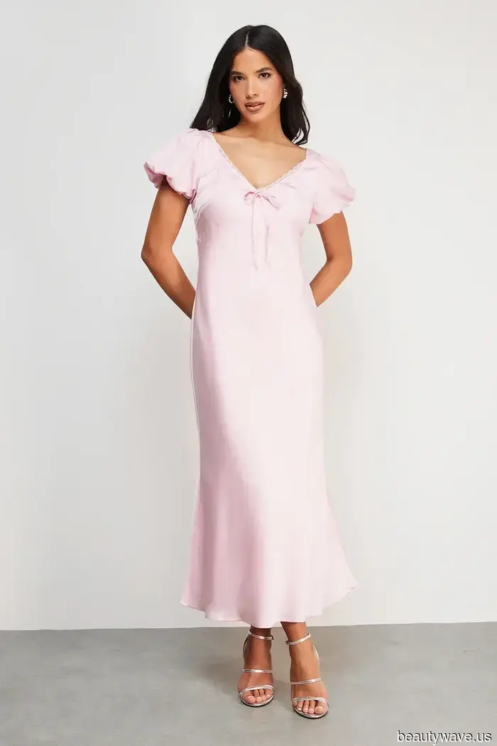 No Need for Glitter or Velvet—This Is the Sophisticated Dress Trend That J.Lo Is Opting For Instead.