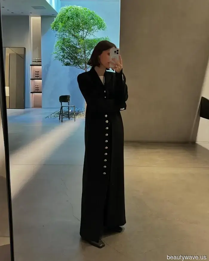 Le persone della moda a Parigi, Copenaghen e NYC stanno accennando al trucco di stile che utilizzeranno per tutto l'autunno 2025.