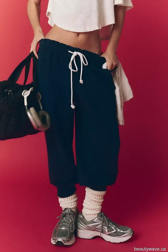 Stylish girls are moving away from Capri leggings for this trending alternative this spring.