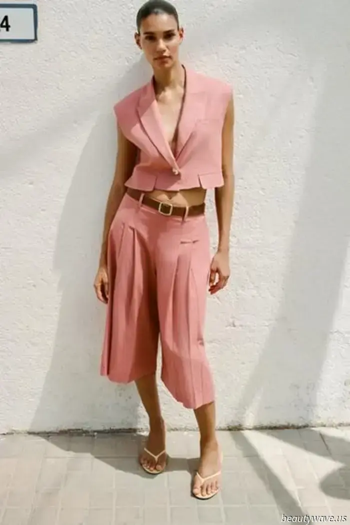 Keep it simple—this pairing of sandals and shorts is always stylish.