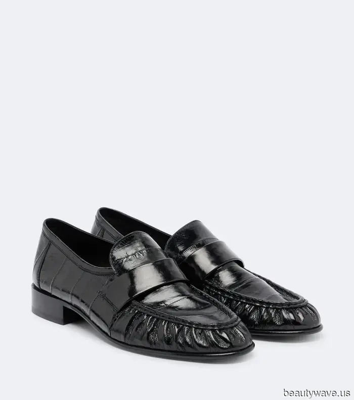 The Row's sold-out flats are now back in stock—and they're set to be a trend this autumn.