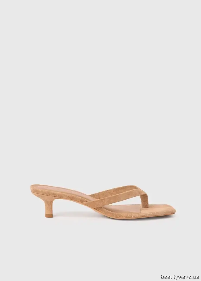 Not Trainers, Not Loafers—It Girls are Pairing Cropped Jeans with This Effortlessly Stylish Sandal Trend Instead.