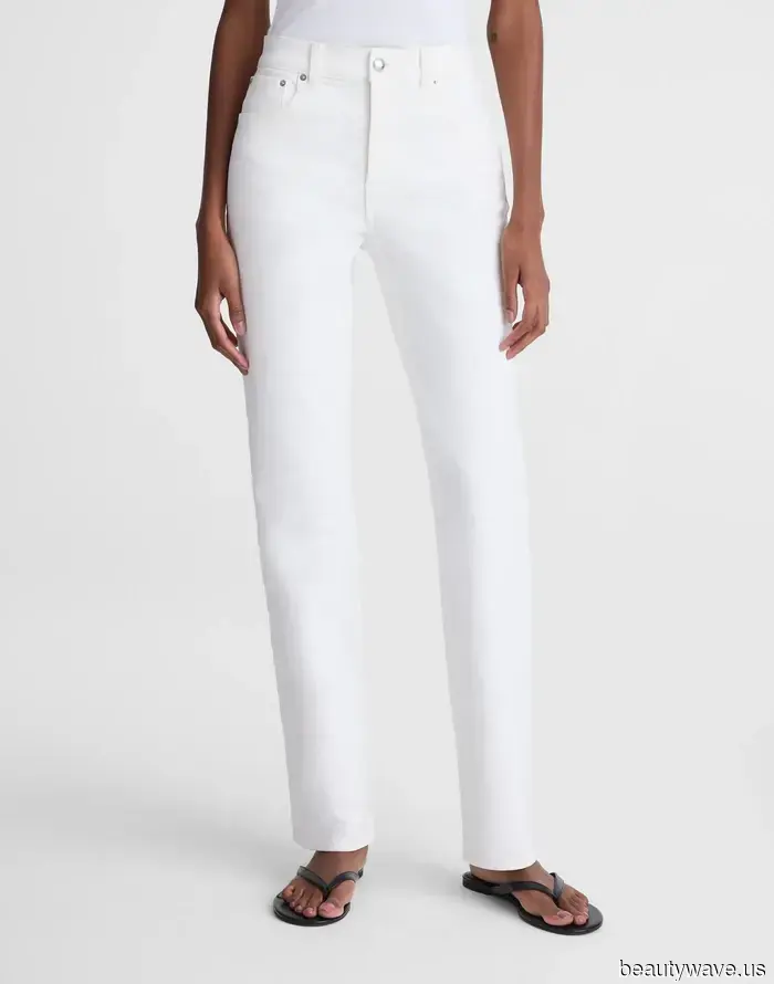 The hot trend that's quickly selling out everywhere is the trendiest option to pair with white jeans right now.
