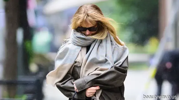 Jennifer Lawrence acaba de llevar el estilo de botas que siempre he dicho que funciona mejor con jeans de pierna recta.