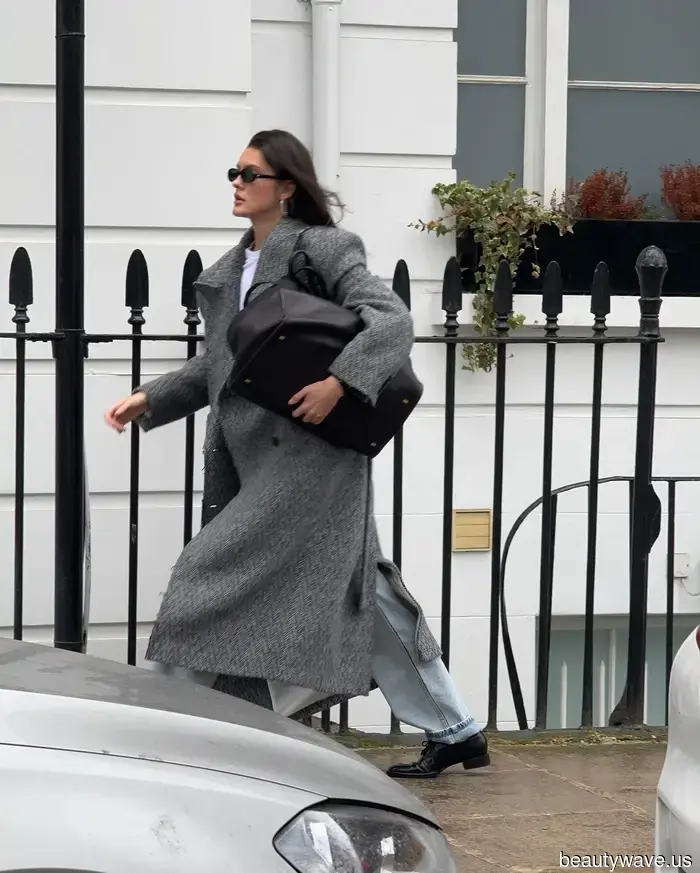 Más elegante que el negro, más a la moda que el beige&mdash;Este es el color de abrigo específico que todas las personas de moda están usando ahora…