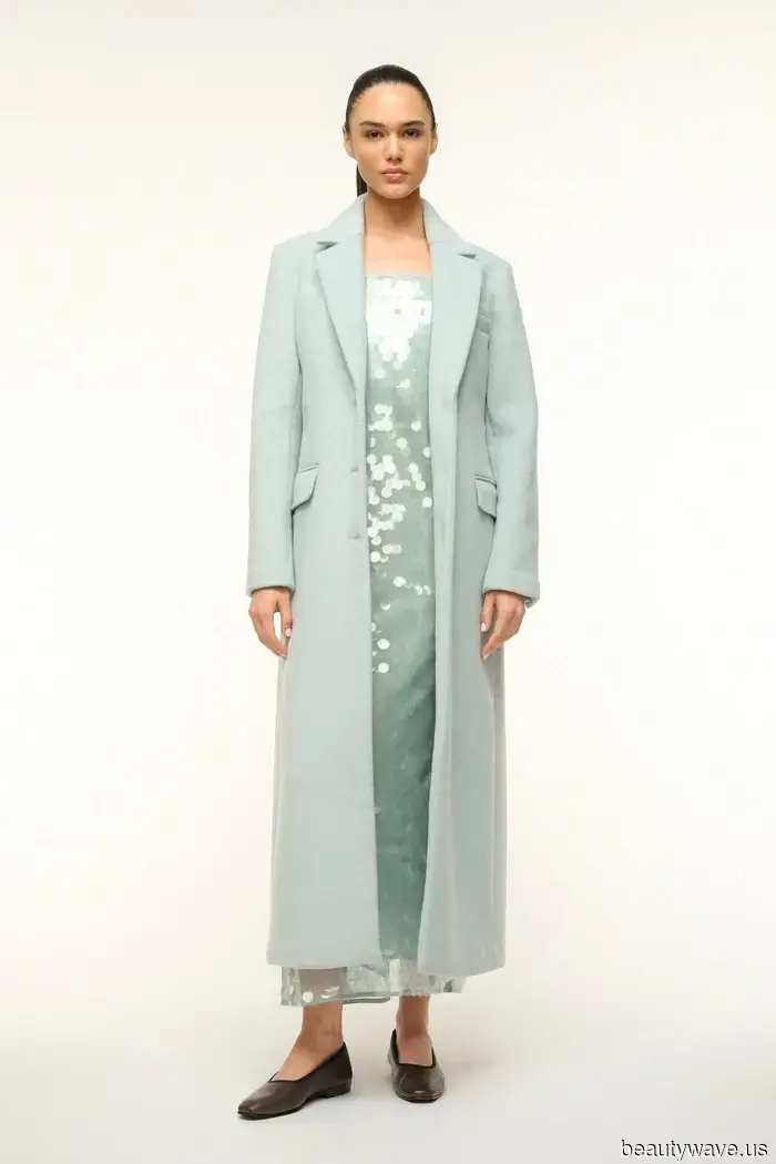 While black coats are nice, fashion enthusiasts in Paris, London, and NYC understand that these color trends exude much more elegance.