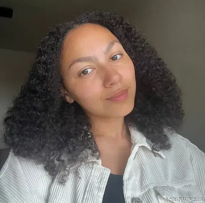 Ich habe Shakiras neue Haarpflegeserie ausprobiert — so haben sich meine Locken gehalten.