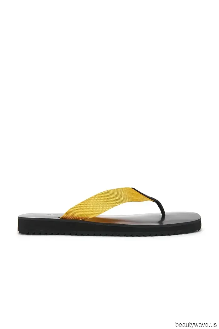 Le ragazze cool di L.A. indossano queste 5 tendenze di scarpe estive per apparire senza sforzo chic.