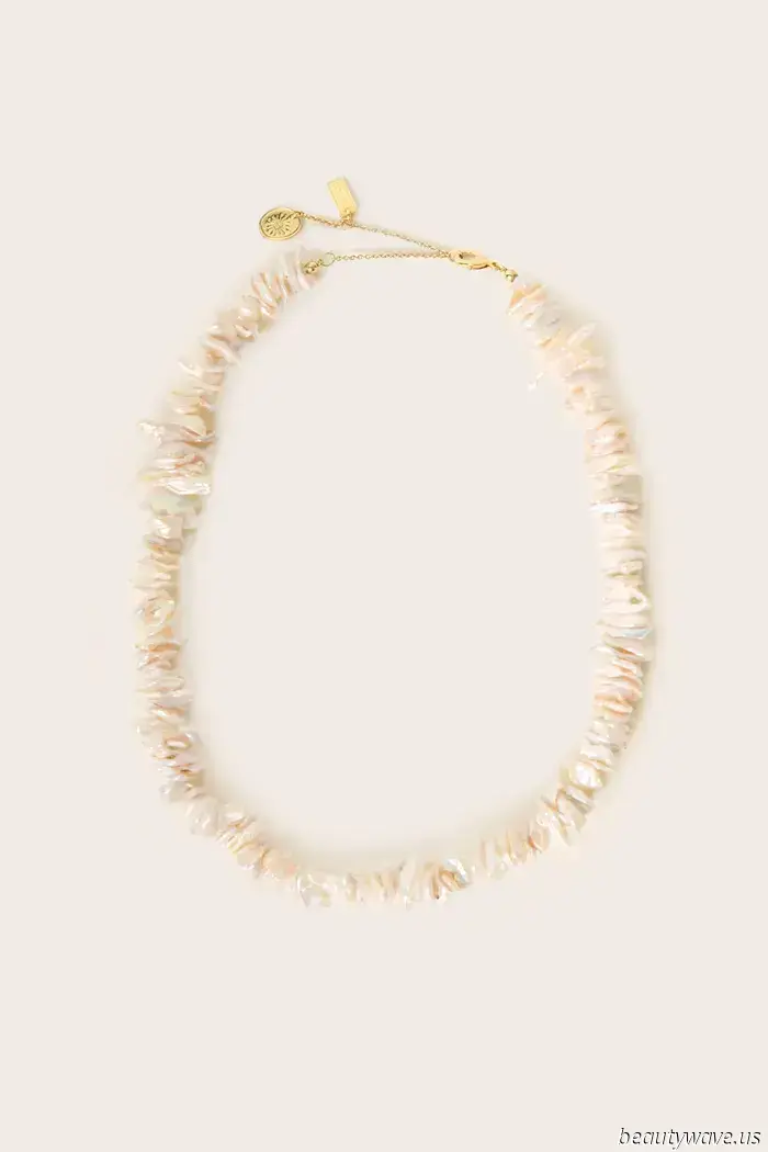 Style insiders are aware that these six summer accessory trends can elevate simple outfits to a more elegant level.