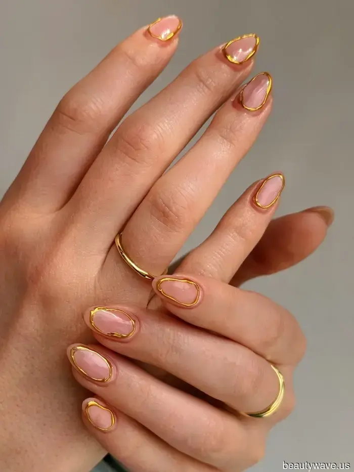 It's Official: This Is the Most Stylish Way to Sport Short Nails.