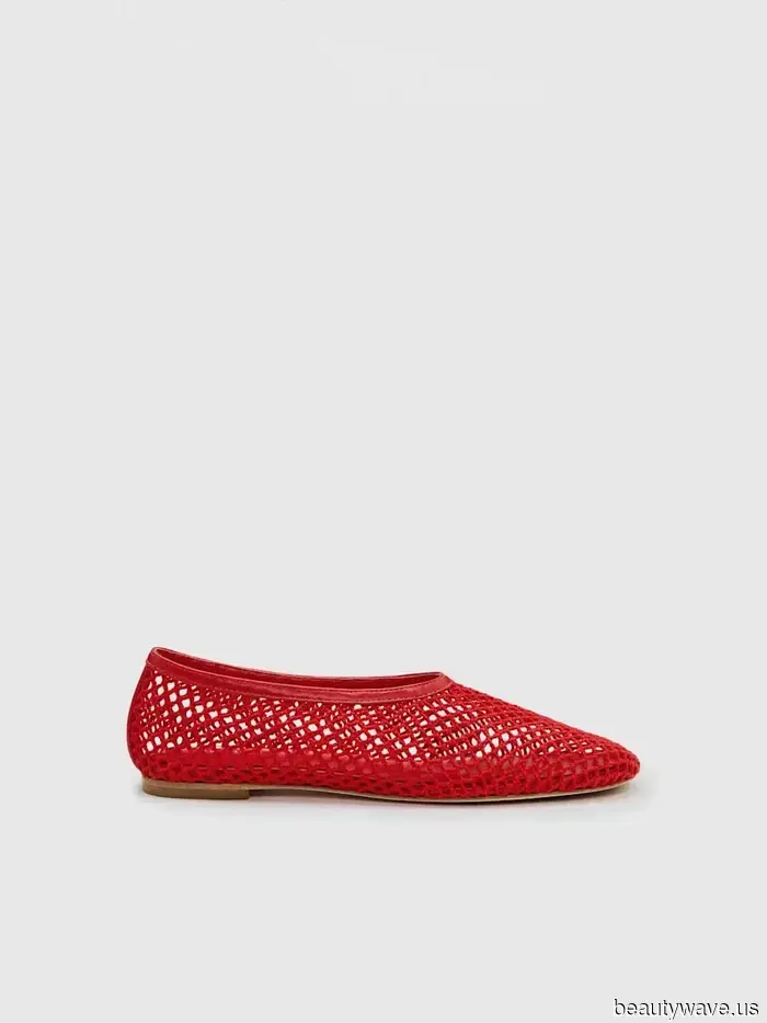 Here’s How to Ensure Your Stylish Summer Flats Fit in During Fall