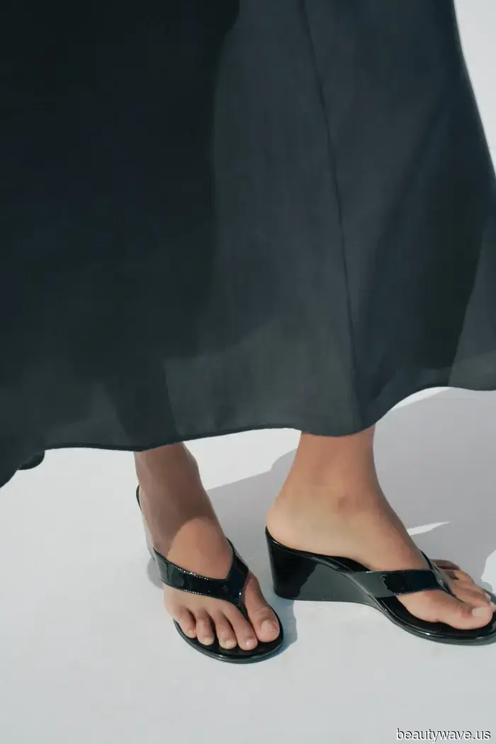 Avvistati a Parigi: 6 sandali chic e a prova di tendenza che le donne francesi stanno realmente indossando
