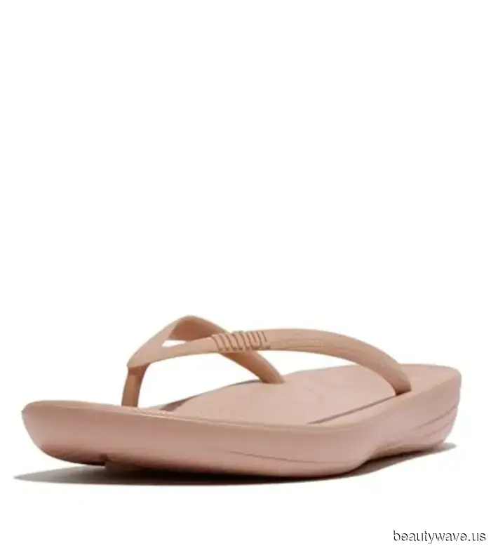 Acabo de regresar de vacaciones&mdash;cada persona con estilo estaba usando estas elegantes sandalias de &pound;12 con lino, pantalones cortos y…