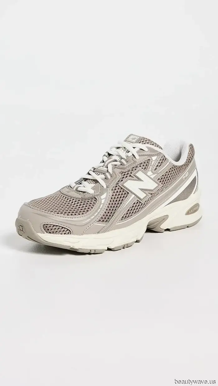 Vergiss *es* Stile: Diese Basics-Sneaker lassen schwarze Leggings cool und klassisch aussehen