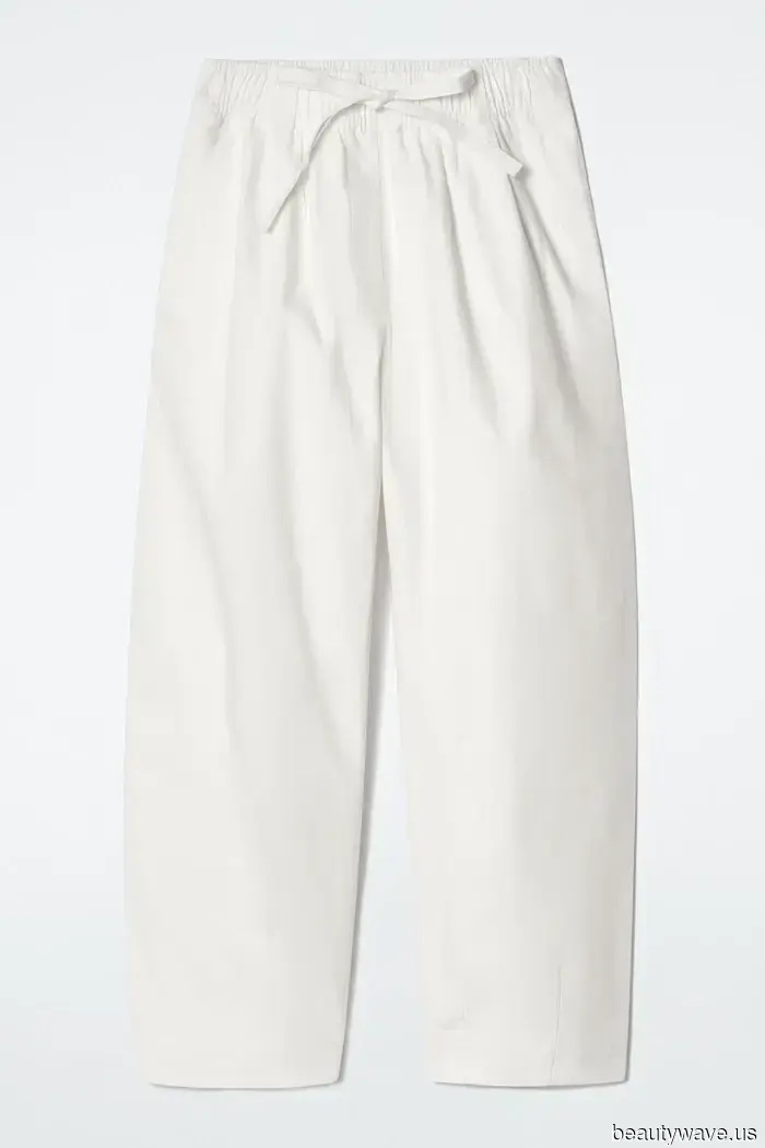 Black sandals are great, but in NYC, it’s common knowledge that this shoe color pairs more stylishly with white pants.