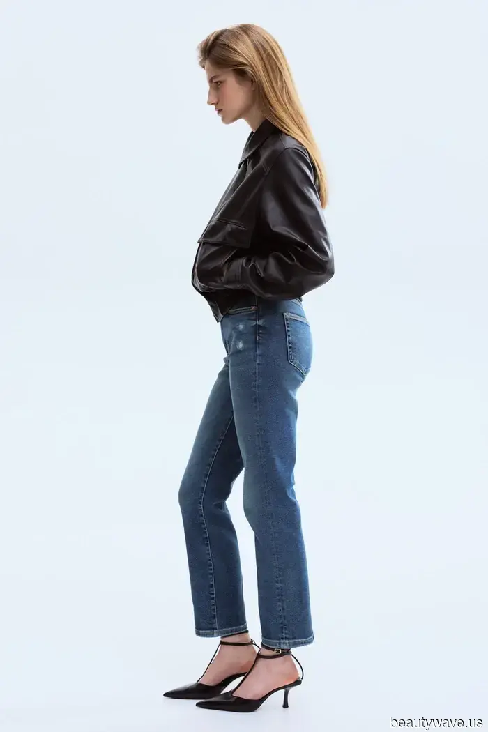 If you're looking for summer jeans outfit ideas, here are the 6 styles that French women are frequently sporting.