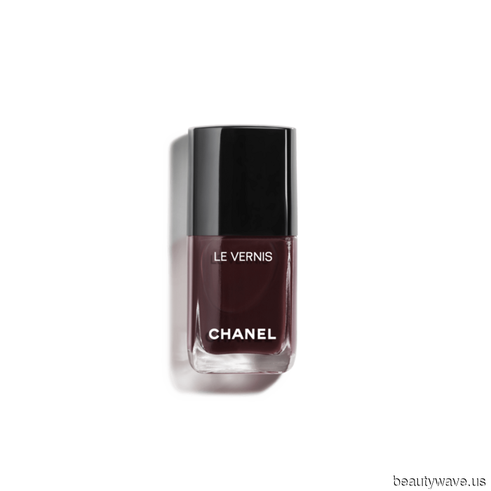 The 19 Chic Nail Colors Trendsetters Are Embracing This Fall (Along with the Ones They're Discreetly Phasing Out)