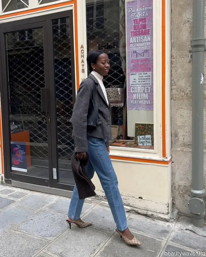I never expected denim capris to return, but Alexa Chung has just shown me otherwise in Paris.