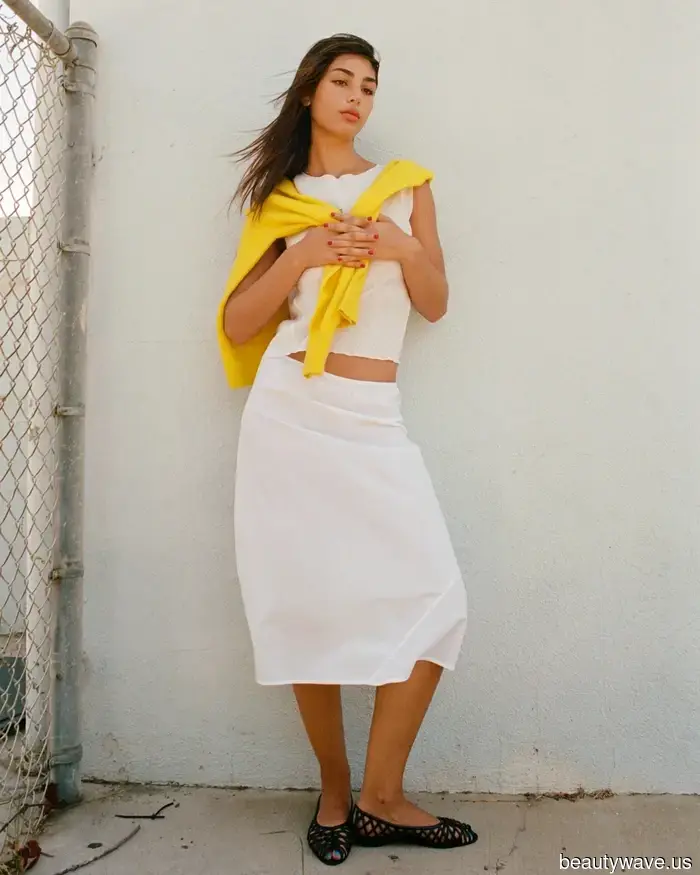 Neither Mini Nor Maxi: This Is the Skirt Length That Will Be Popular This Spring.