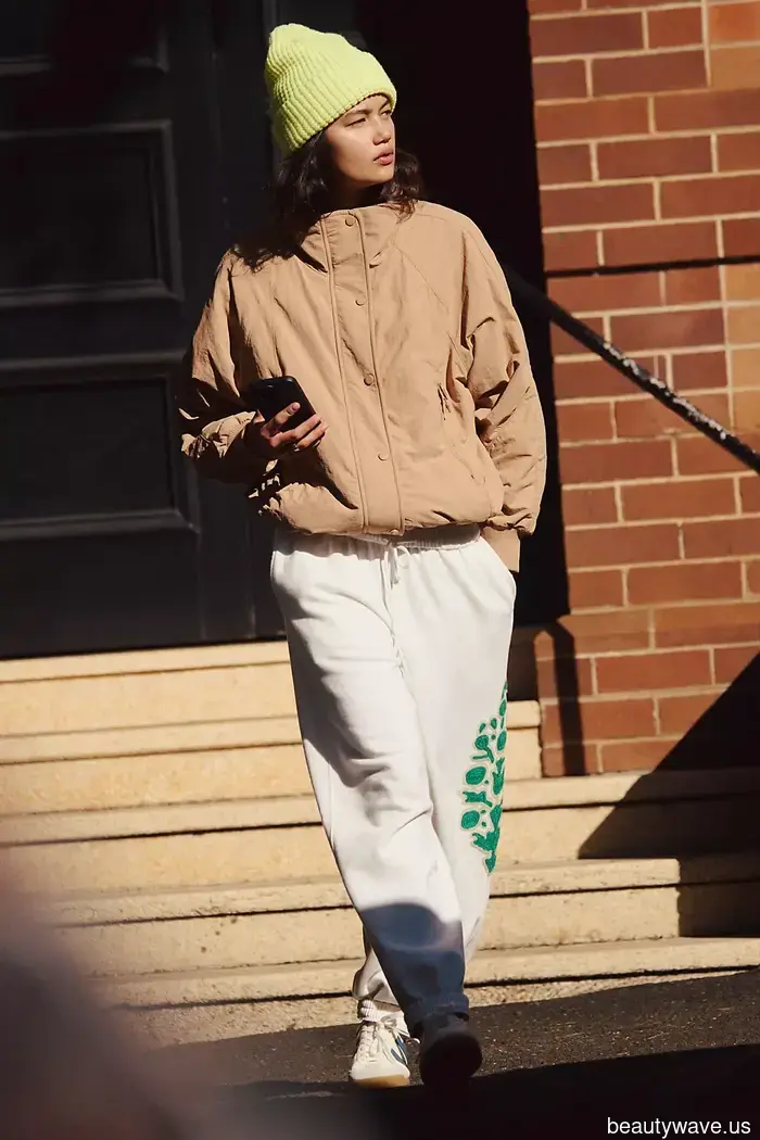 Sì, puoi indossare i tuoi pantaloni corti con pizzo questo autunno, ma solo se li abbini specificamente in questo modo.