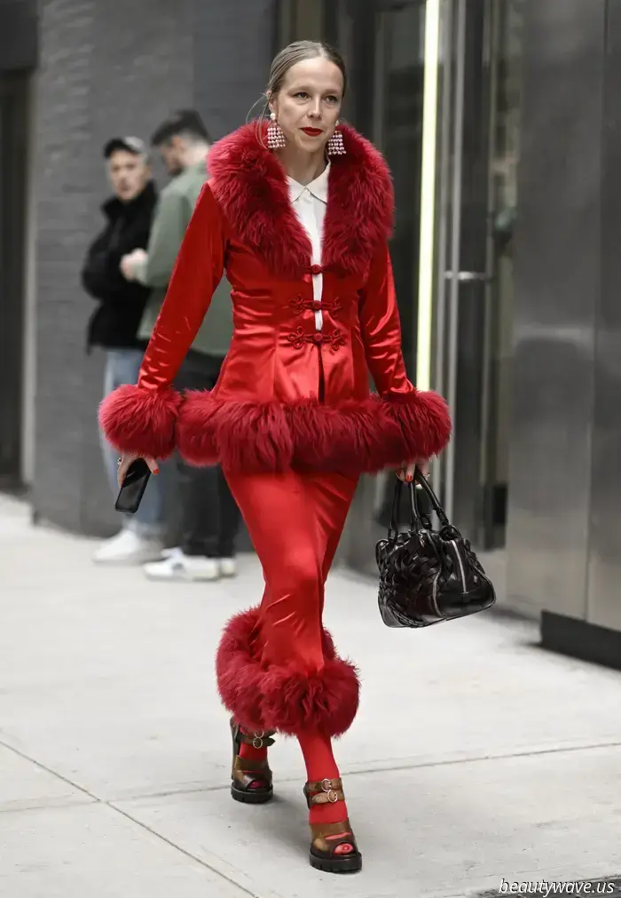 Black tights have become too common; this is the new tight color trend that everyone will be sporting instead.