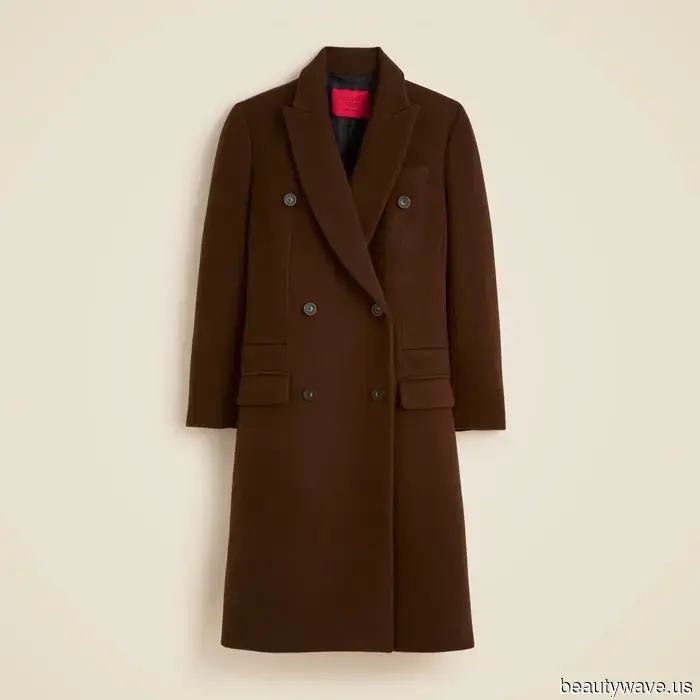 Emma Stone Discovered the Most Stylish Way to Sport a Brown Coat, Right down to Her Red Nails.