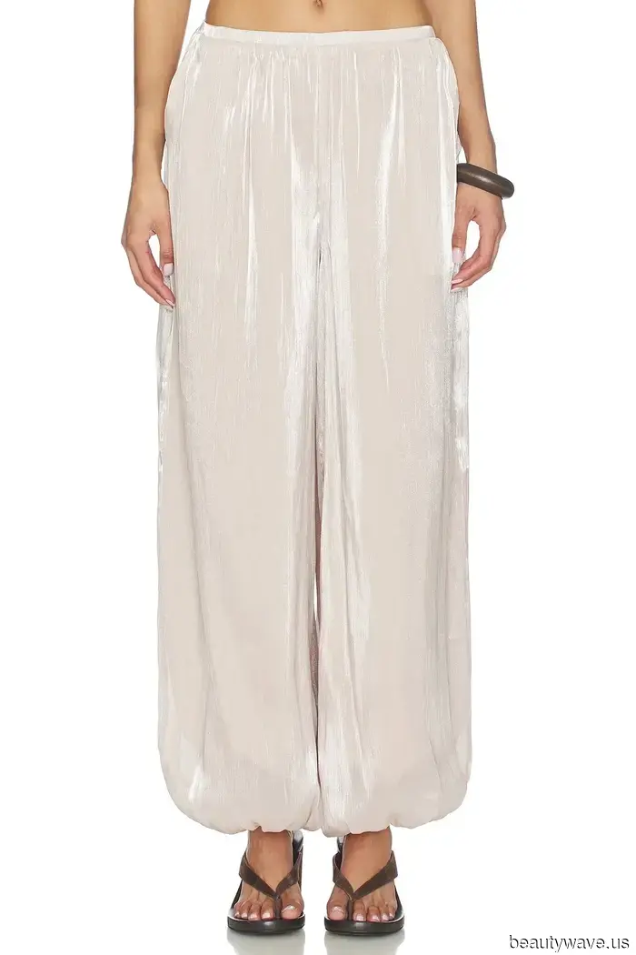 While everyone is discussing fall trends, fashionable women are still sporting this elegant summer essential.