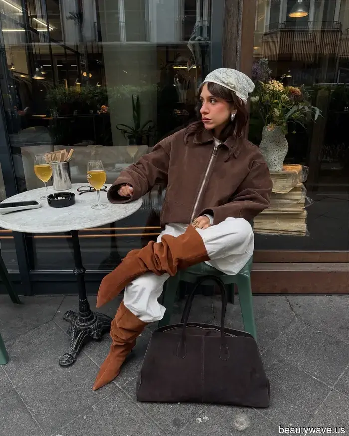 Siehe: Eine Lektion darin, wie man einen Seidenschal trägt, courtesy of New York, London und Paris' stilvollsten.