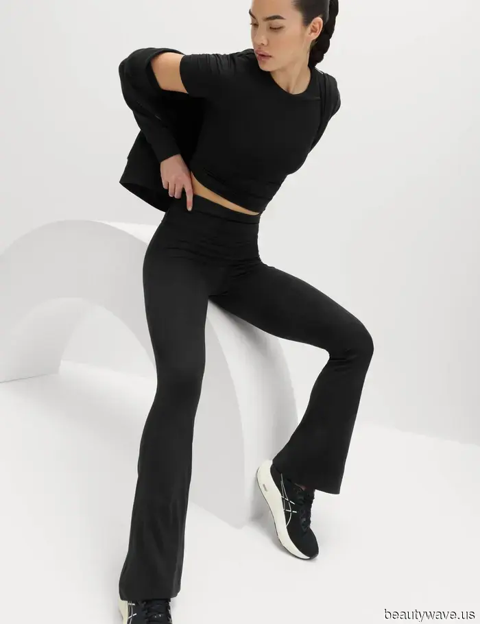 En lugar de jeans, la gente de moda en L.A. está usando sandalias con esta tendencia de leggings chic.