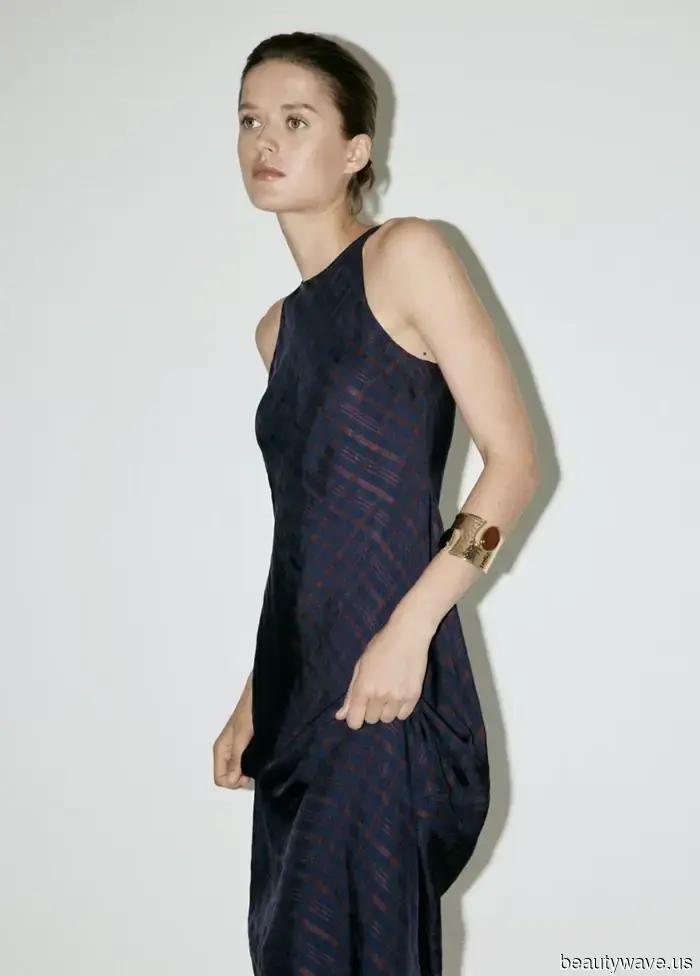My Minimalist Friend Enjoys an Upscale Aesthetic—7 Essential Pieces for Her Autumn Capsule Wardrobe