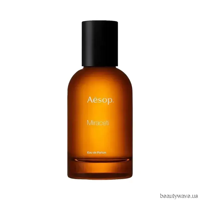 If Misty Hills, Antique Candelabras, and Victorian Lace Had a Fragrance, It Would Be Represented by These 17 Enigmatic Perfumes.